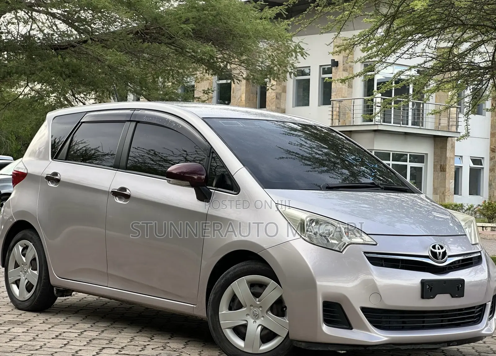 Toyota Ractis 2011 Pink