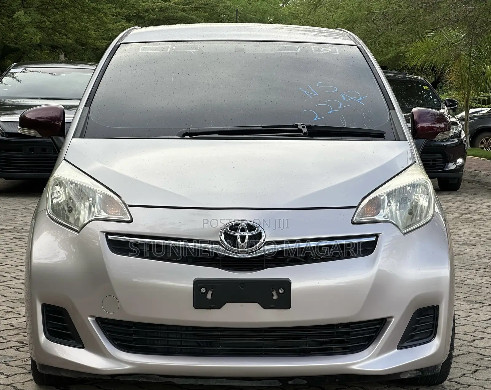 Toyota Ractis 2011 Pink