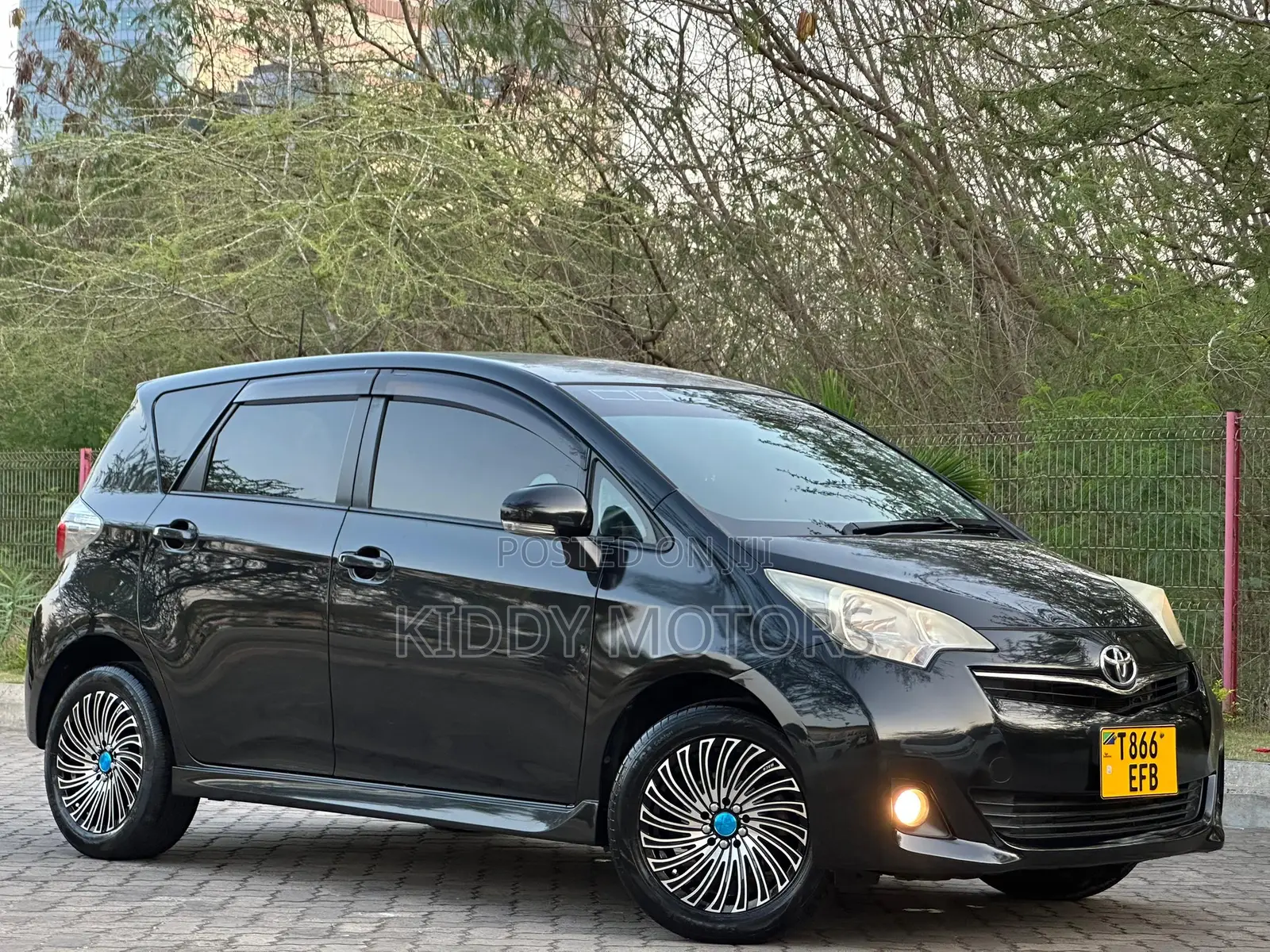 Toyota Ractis 2010 Black