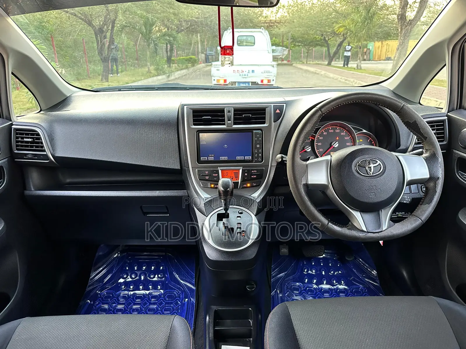 Toyota Ractis 2010 Black