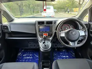 Toyota Ractis 2010 Black