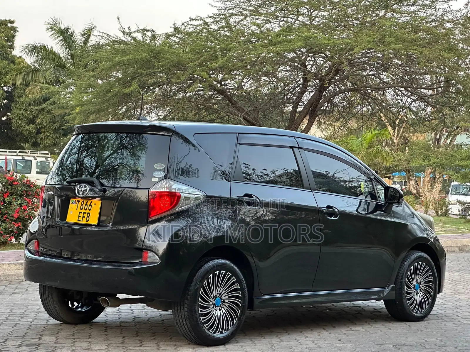 Toyota Ractis 2010 Black