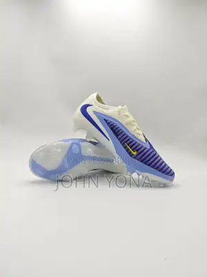 Nike Phantom Boot