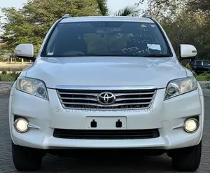 Toyota Vanguard 2010 White