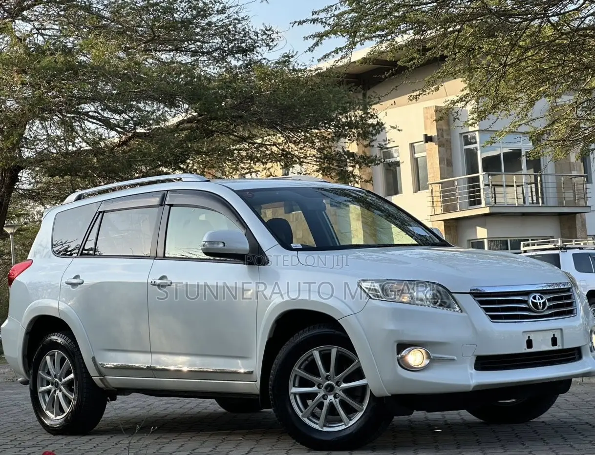 Toyota Vanguard 2010 White
