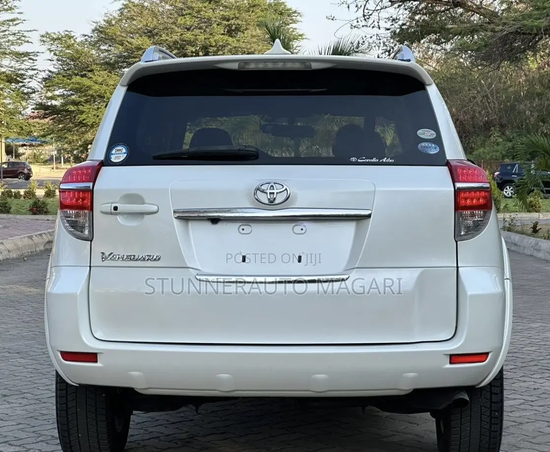 Toyota Vanguard 2010 White