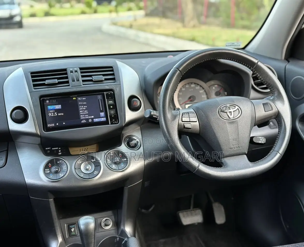Toyota Vanguard 2010 White