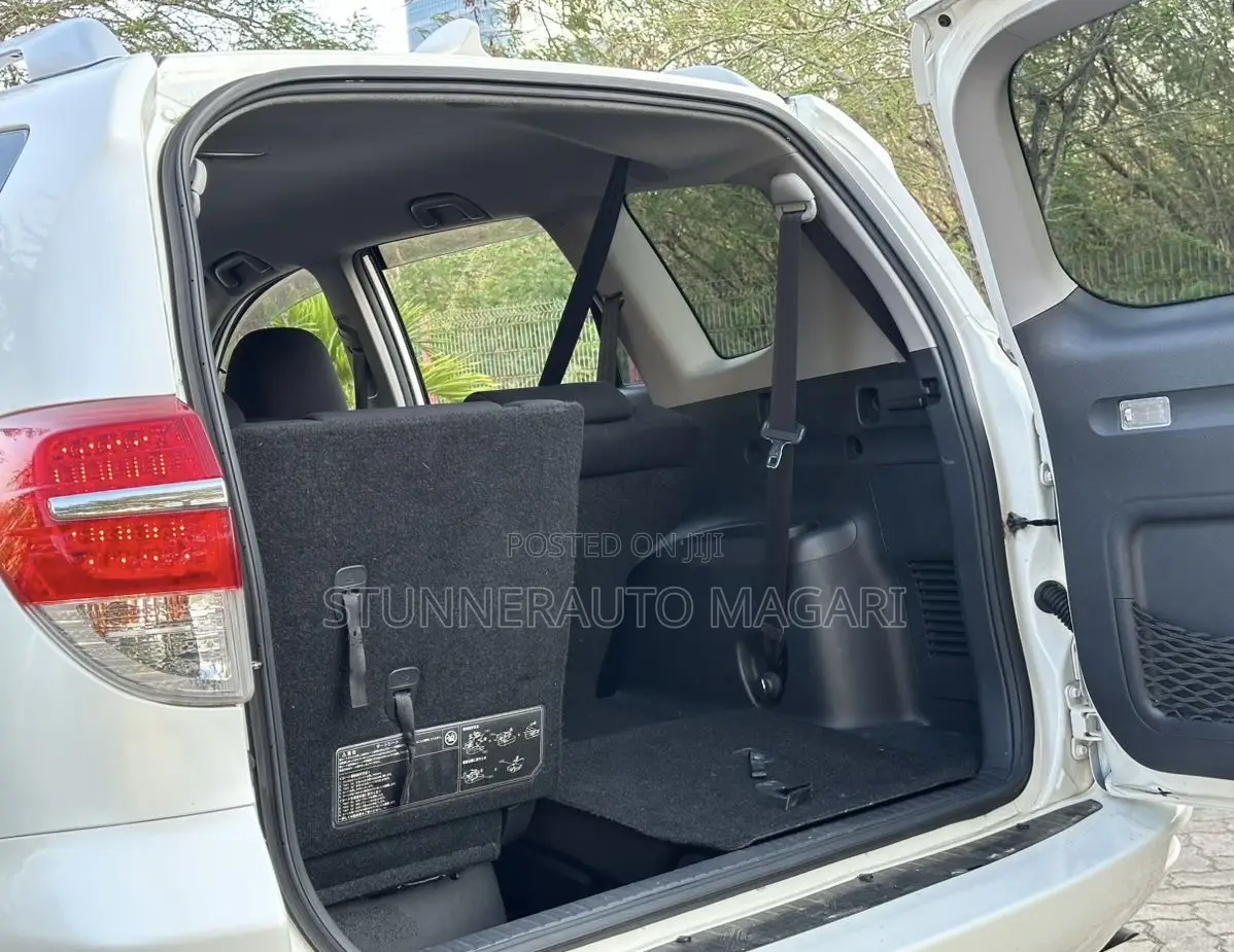 Toyota Vanguard 2010 White