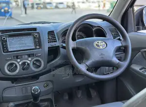 Toyota Hilux 2.0 VVT-i 2011 Gray