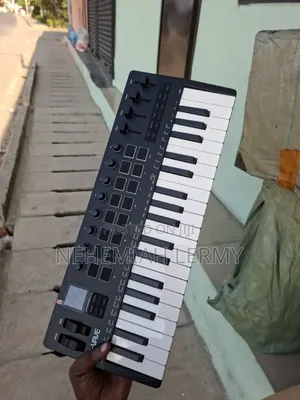 M Audio. Midi Keyboard 37 Keys