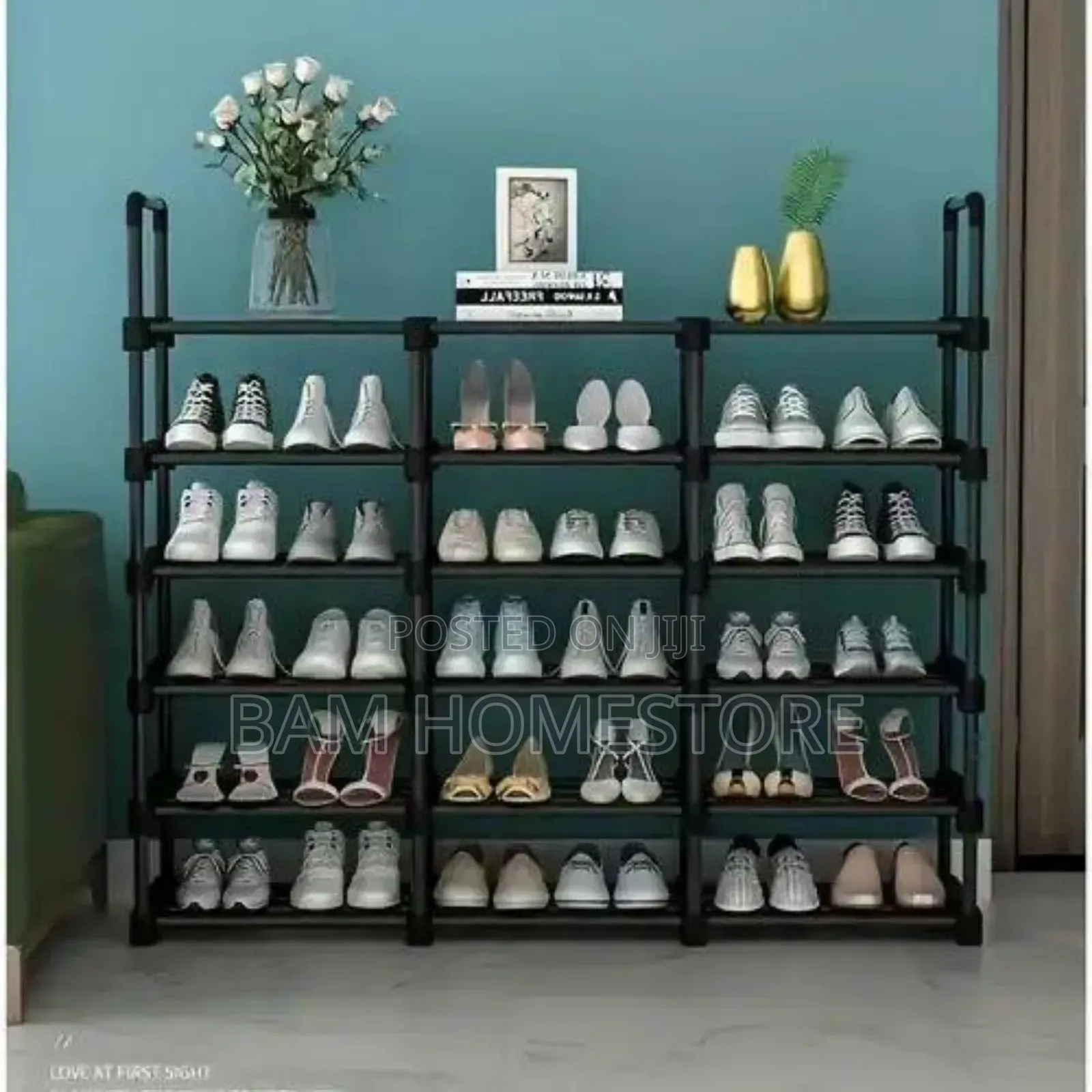 Multilayered Floorshuerack