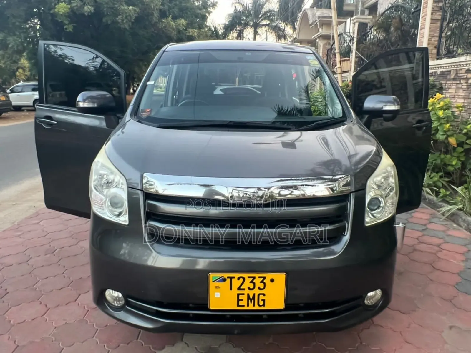 Toyota Noah 2007 Gray