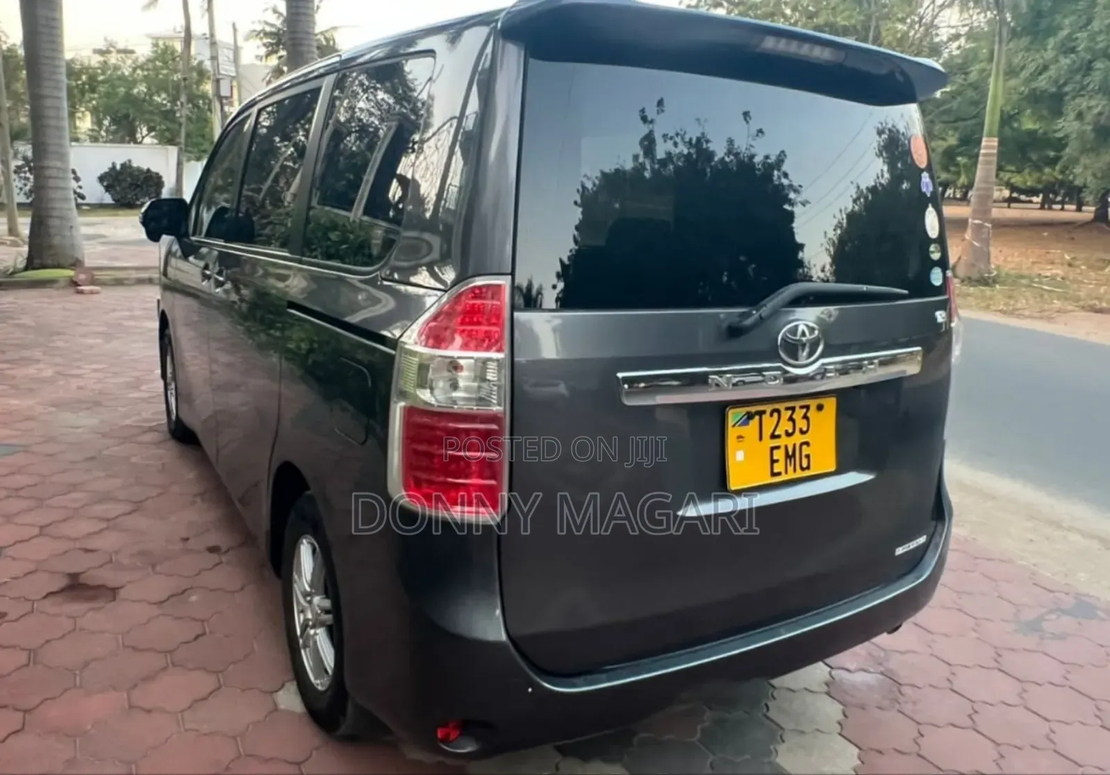 Toyota Noah 2007 Gray