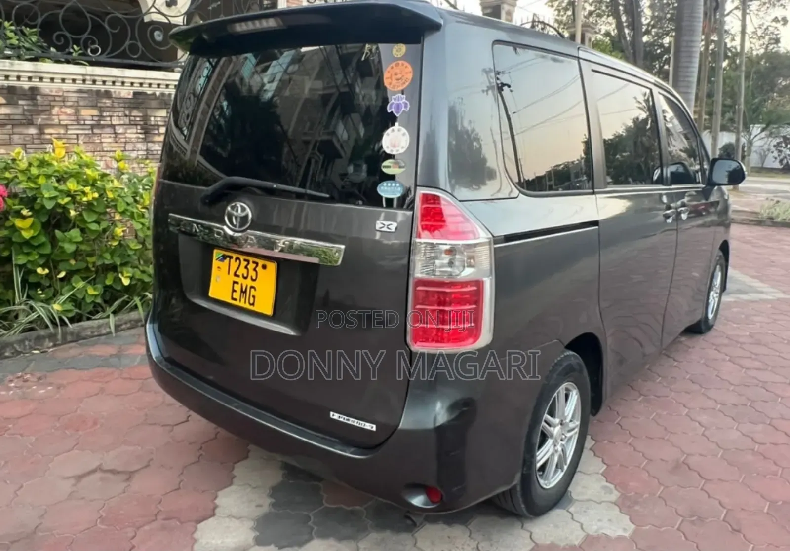 Toyota Noah 2007 Gray