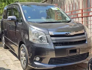 Toyota Noah 2.0 143hp AWD (8 Seater) 2008 Gray