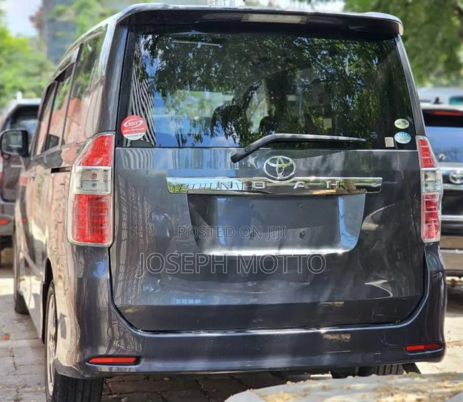 Toyota Noah 2.0 143hp AWD (8 Seater) 2008 Gray
