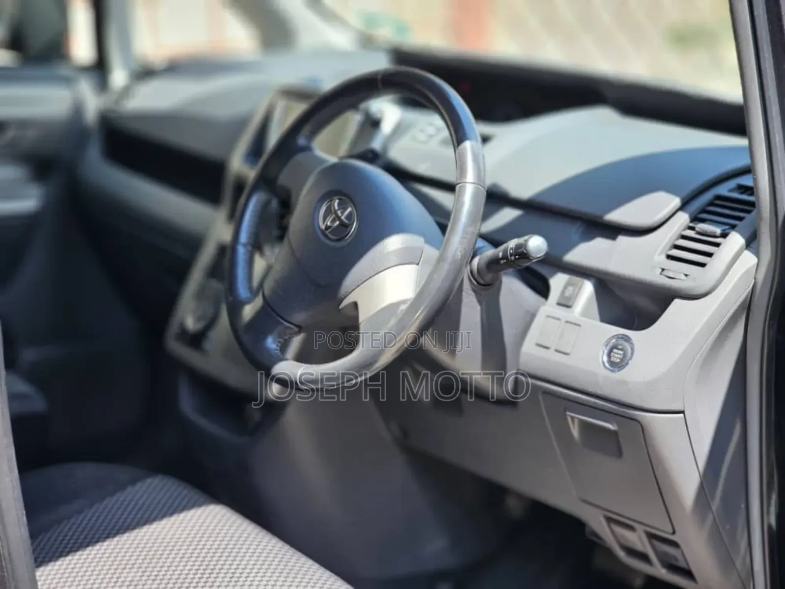 Toyota Noah 2.0 143hp AWD (8 Seater) 2008 Gray