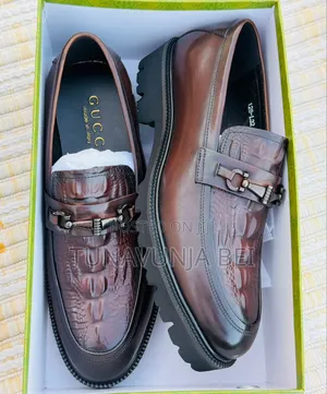 Brown Leather Shoes / Gucci Moccains