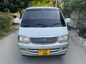 Toyota HiAce 2002 Silver