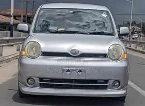 Toyota Sienta 1.5 FWD 2005 Silver