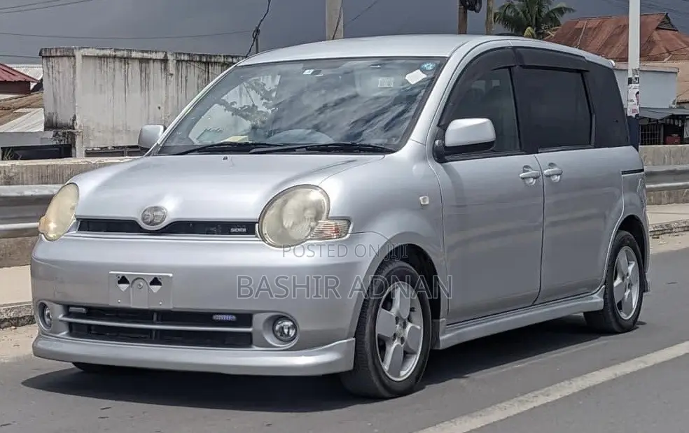 Toyota Sienta 1.5 FWD 2005 Silver
