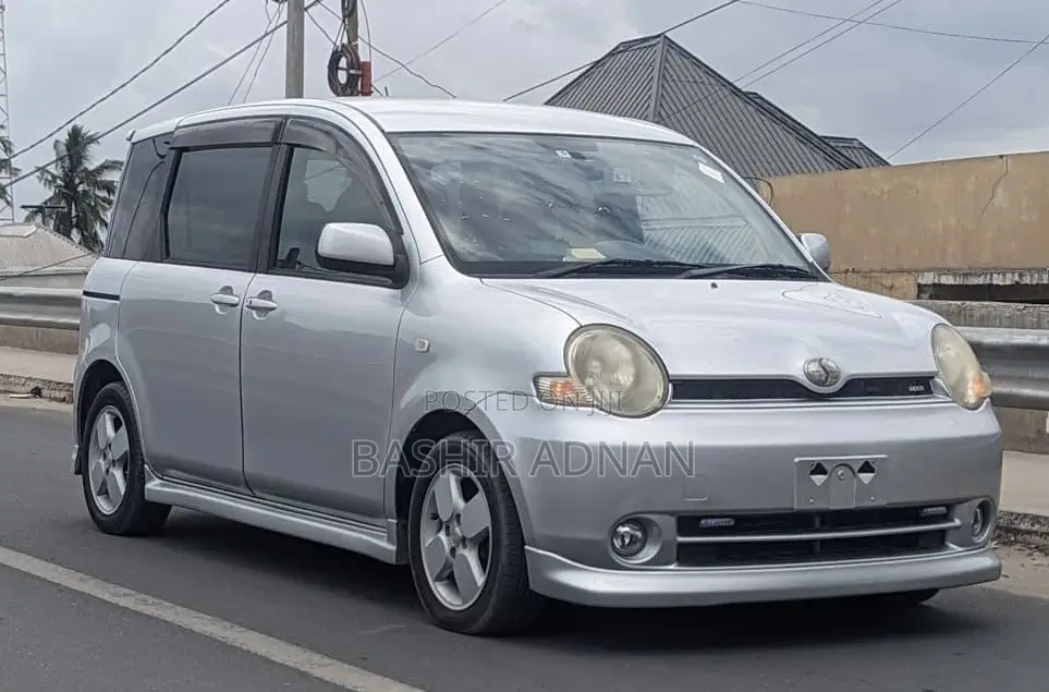 Toyota Sienta 1.5 FWD 2005 Silver