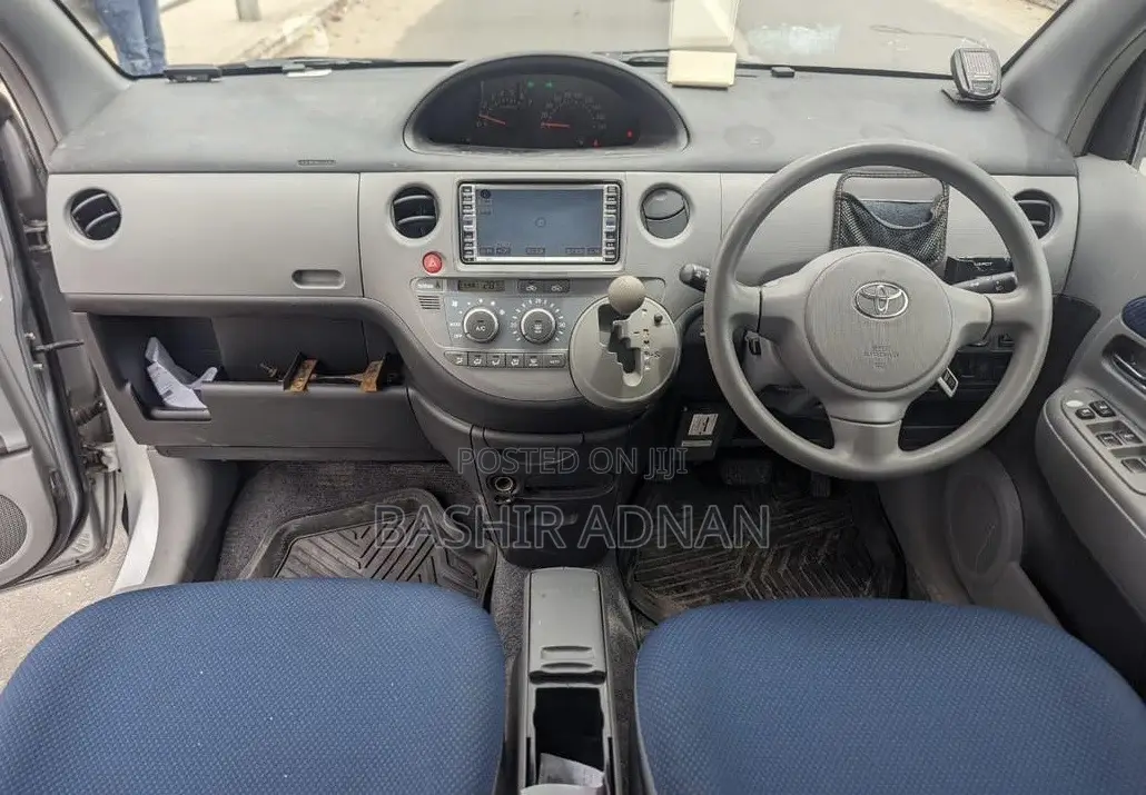 Toyota Sienta 1.5 FWD 2005 Silver