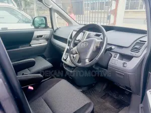 Toyota Noah 2.0 143hp AWD (8 Seater) 2010 Gray