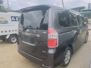 Toyota Noah 2.0 143hp AWD (8 Seater) 2010 Gray
