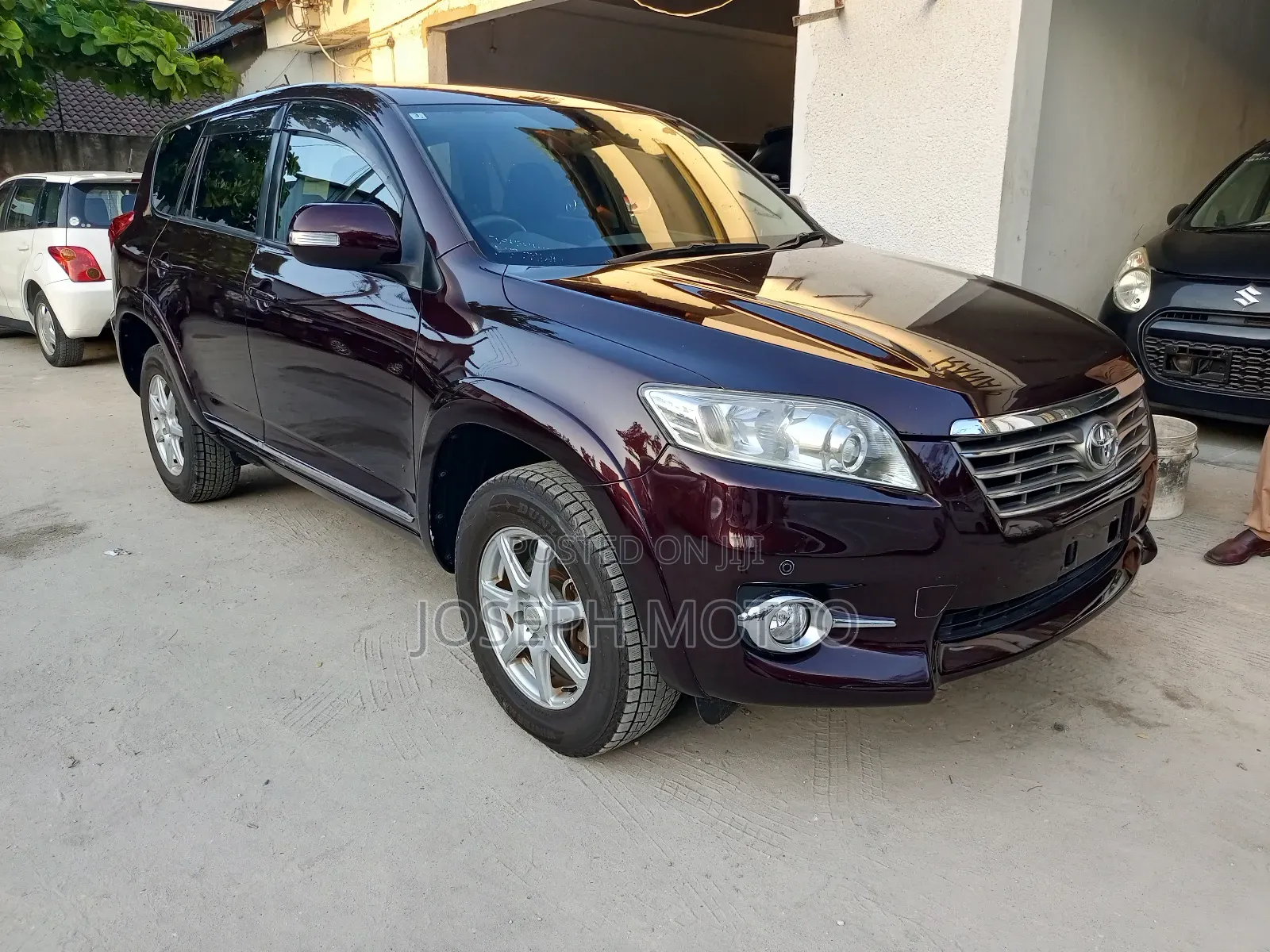 Toyota Vanguard 2010 Maroon