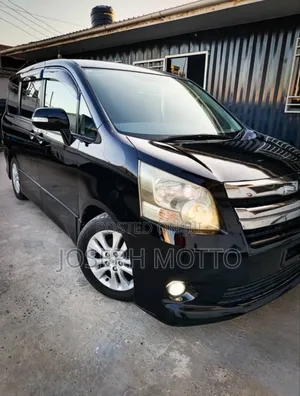Toyota Noah 2.0 143hp AWD (8 Seater) 2009 Black