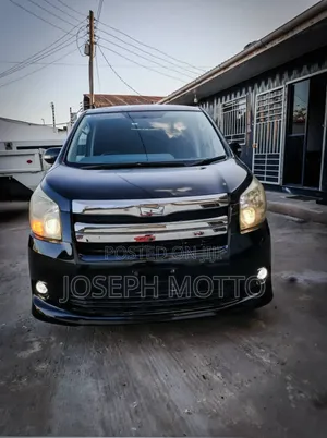 Toyota Noah 2.0 143hp AWD (8 Seater) 2009 Black