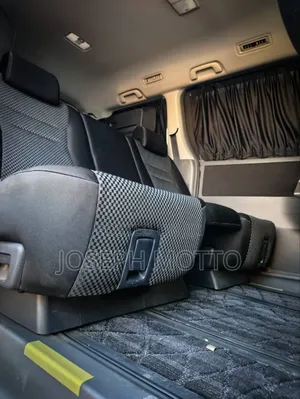 Toyota Noah 2.0 143hp AWD (8 Seater) 2009 Black