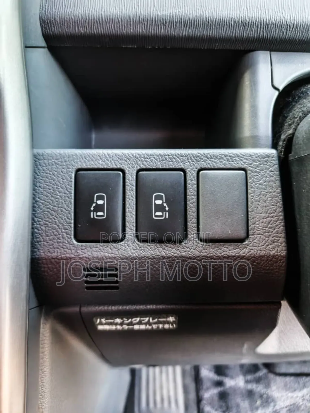 Toyota Noah 2.0 143hp AWD (8 Seater) 2009 Black