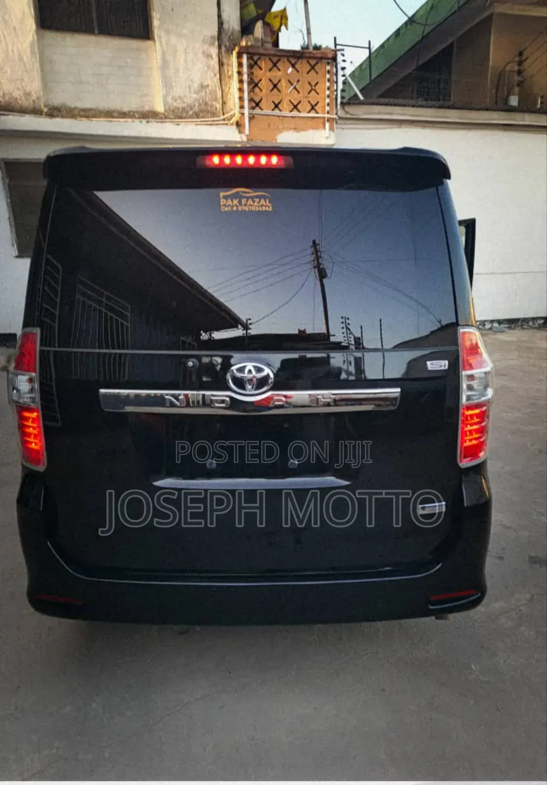 Toyota Noah 2.0 143hp AWD (8 Seater) 2009 Black