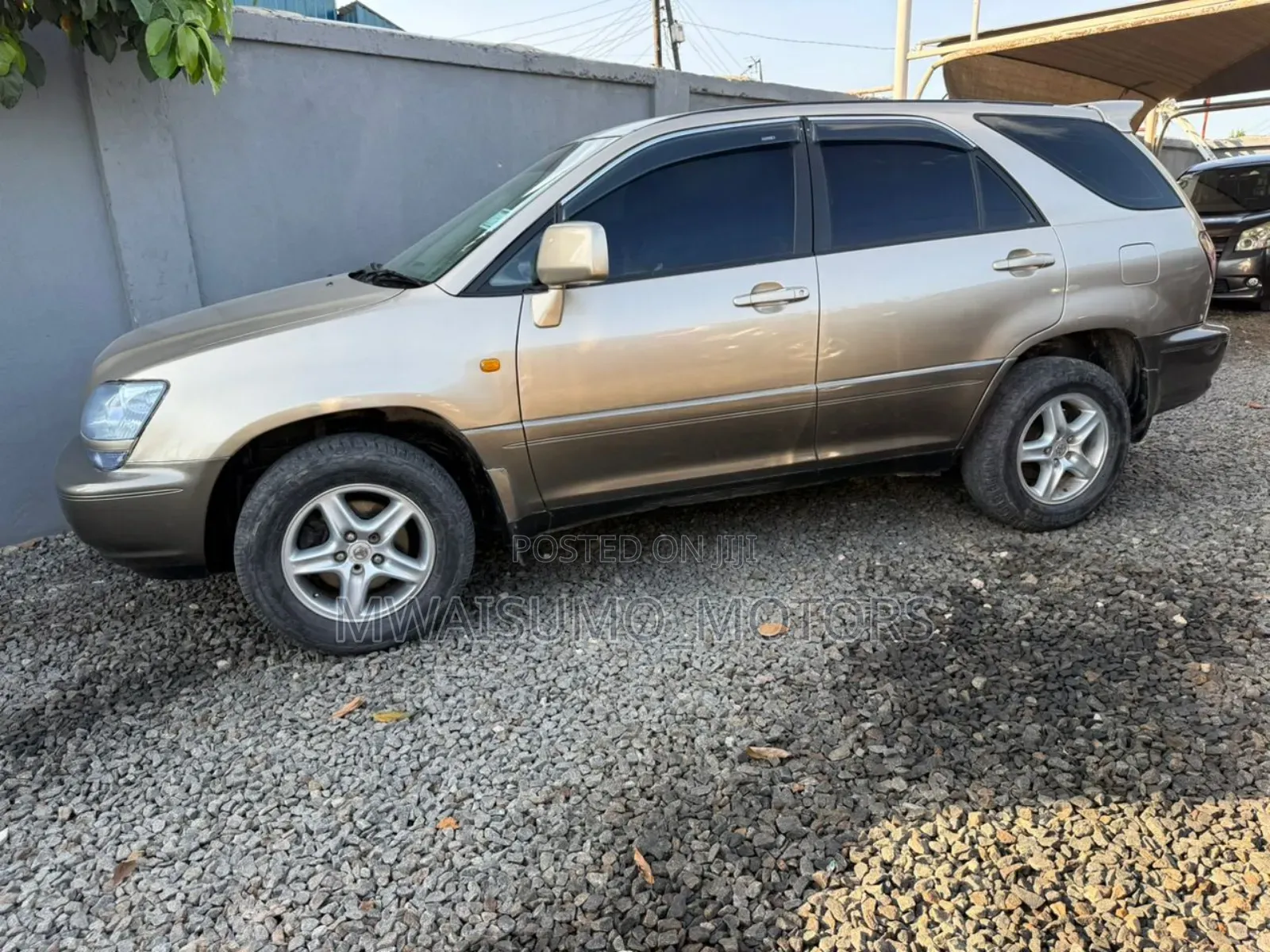 Toyota Harrier 2000 Gold