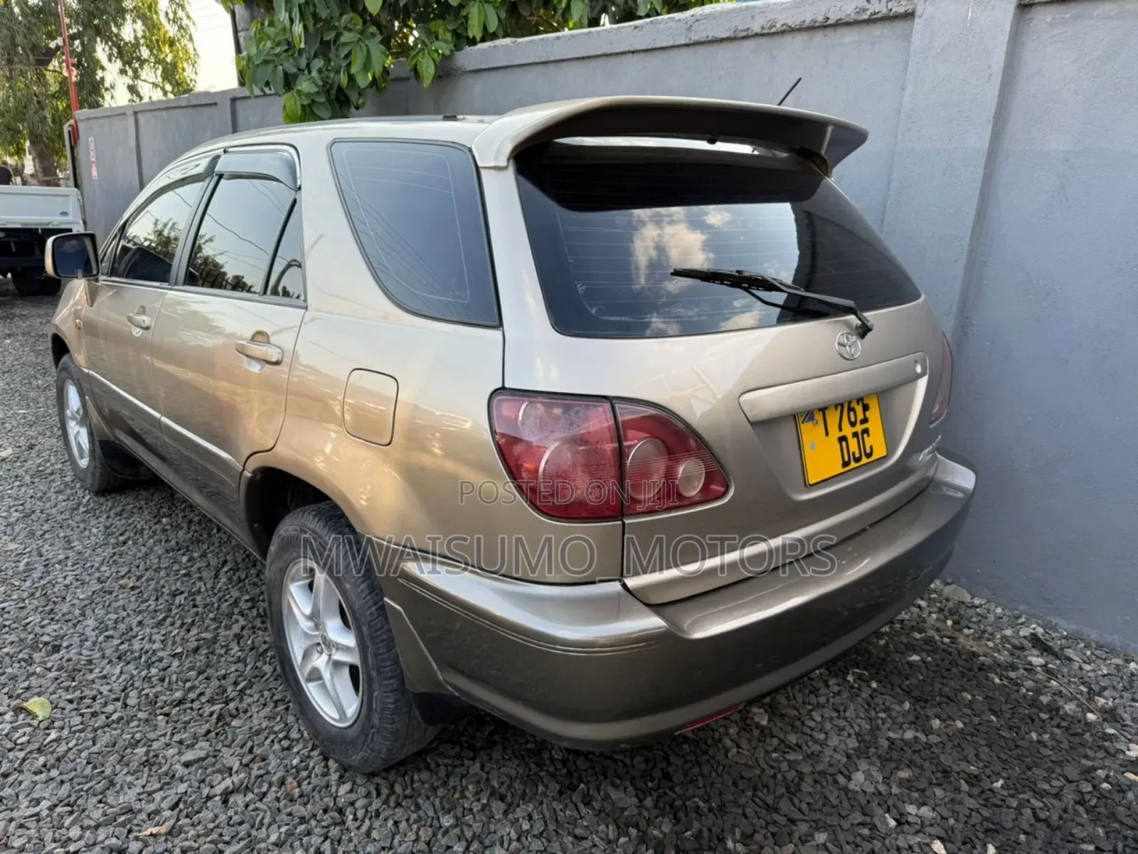 Toyota Harrier 2000 Gold