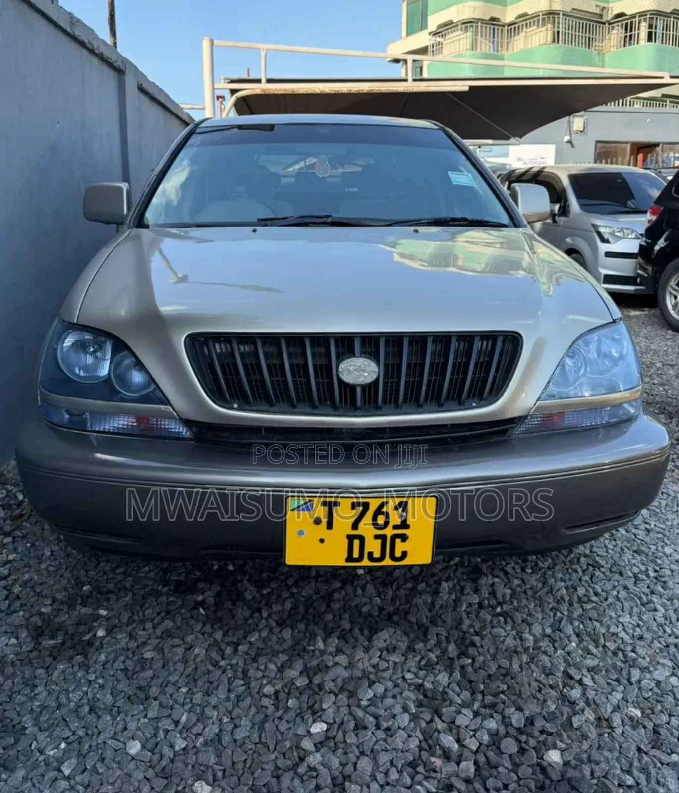 Toyota Harrier 2000 Gold
