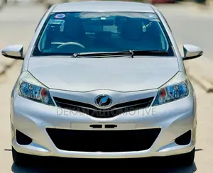 Toyota Vitz 1.3 FWD 5dr 2012 Silver