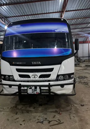 Tata Starbus Ultra Skool 2021 White
