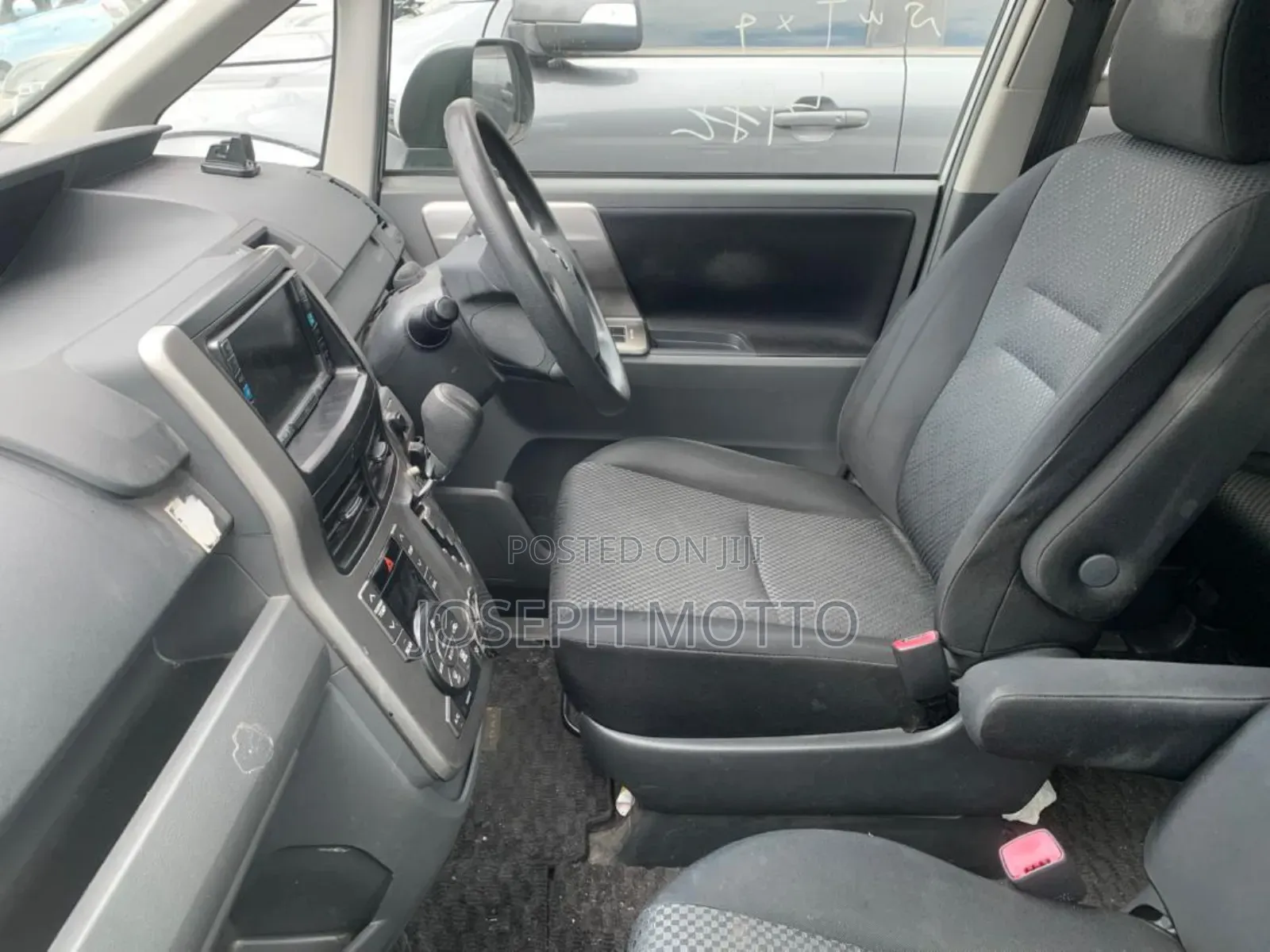 Toyota Noah 2.0 143hp AWD (8 Seater) 2008 Silver