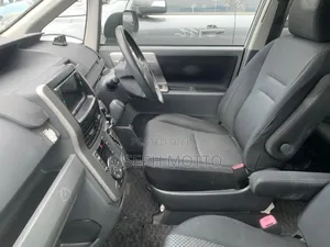 Toyota Noah 2.0 143hp AWD (8 Seater) 2008 Silver