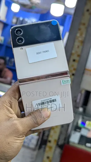 Samsung Galaxy Z Flip4 256 GB Gold