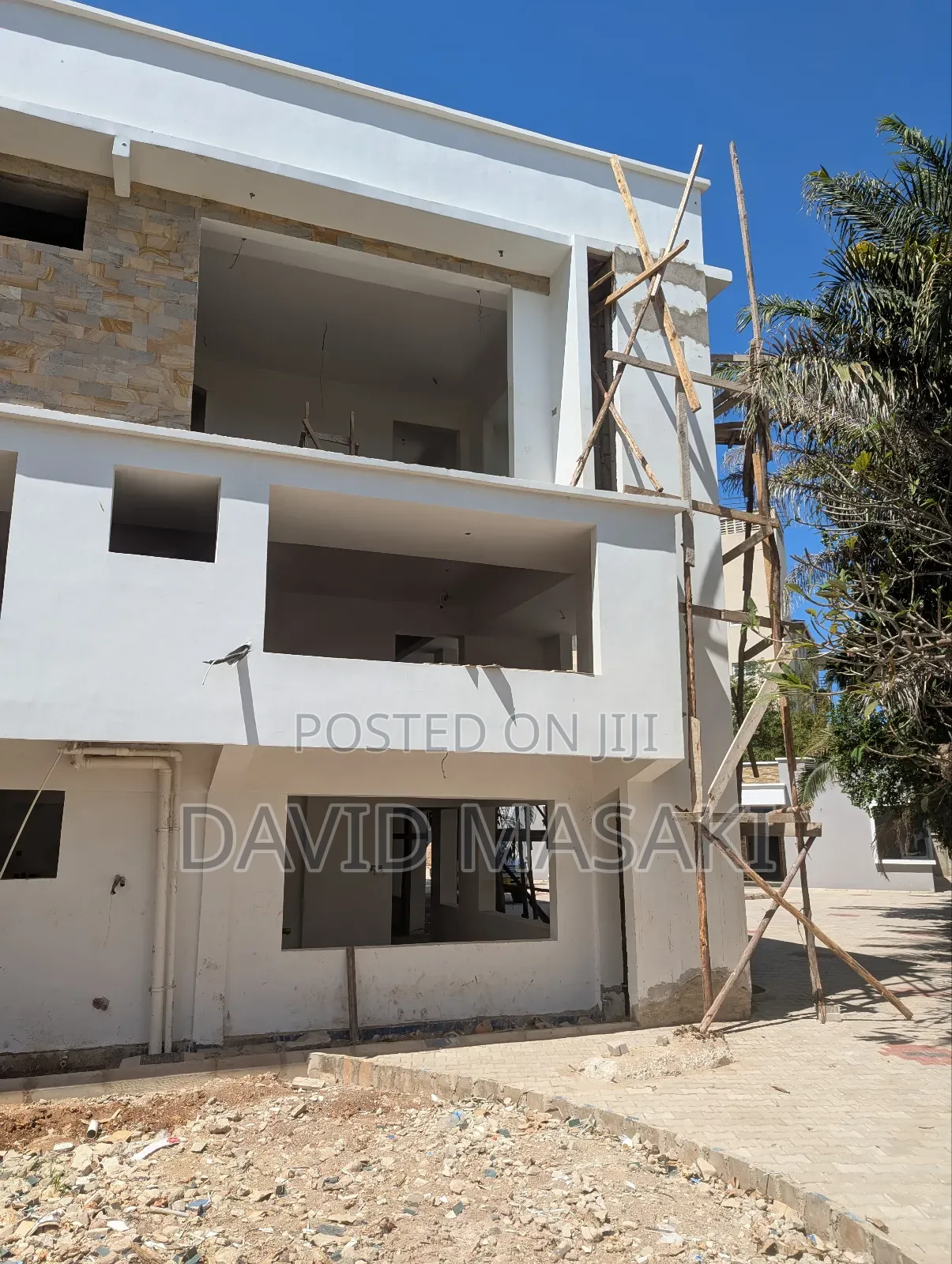 17bdrm Block of Flats in Compound, Masaki for rent