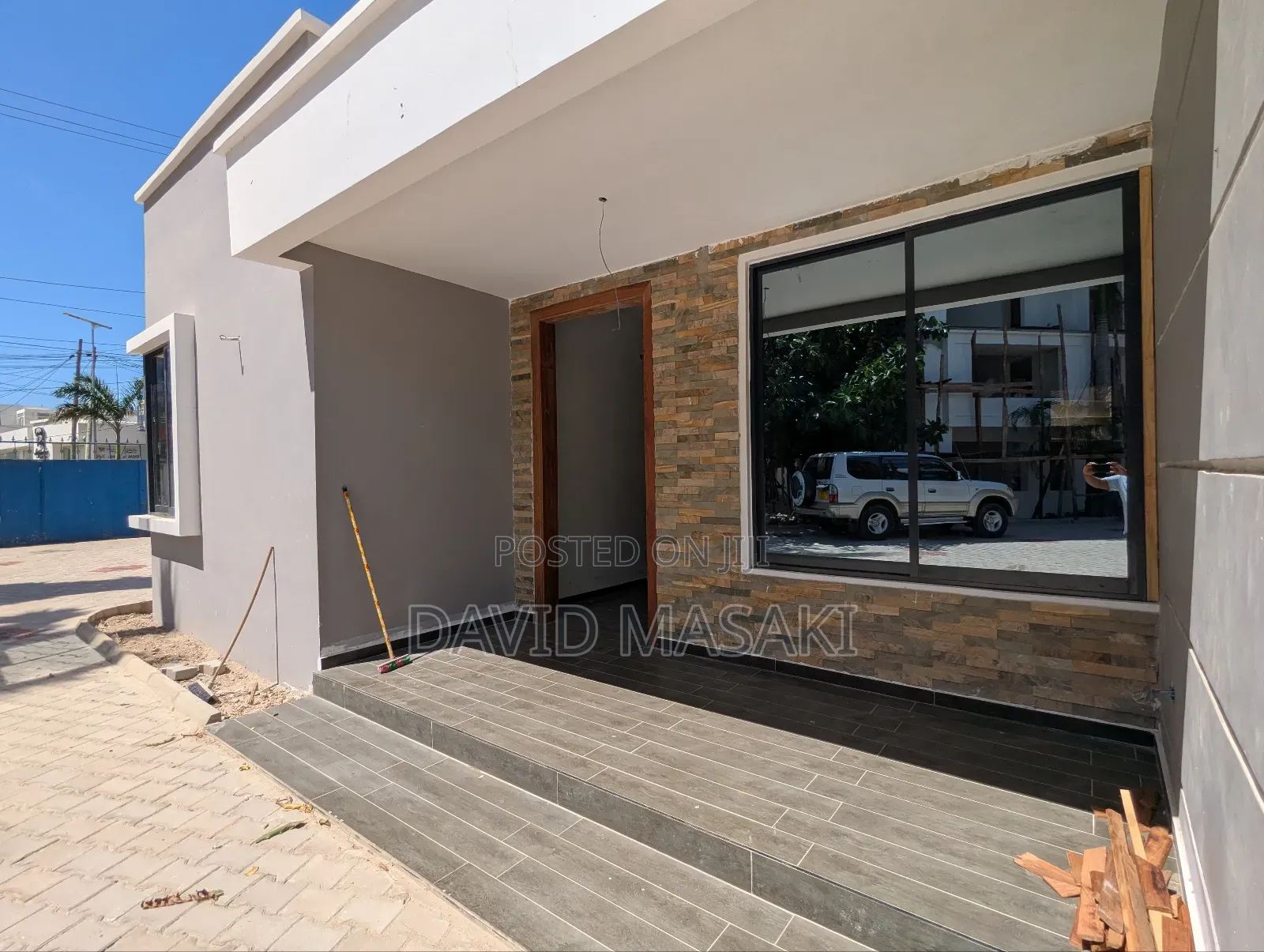 17bdrm Block of Flats in Compound, Masaki for rent