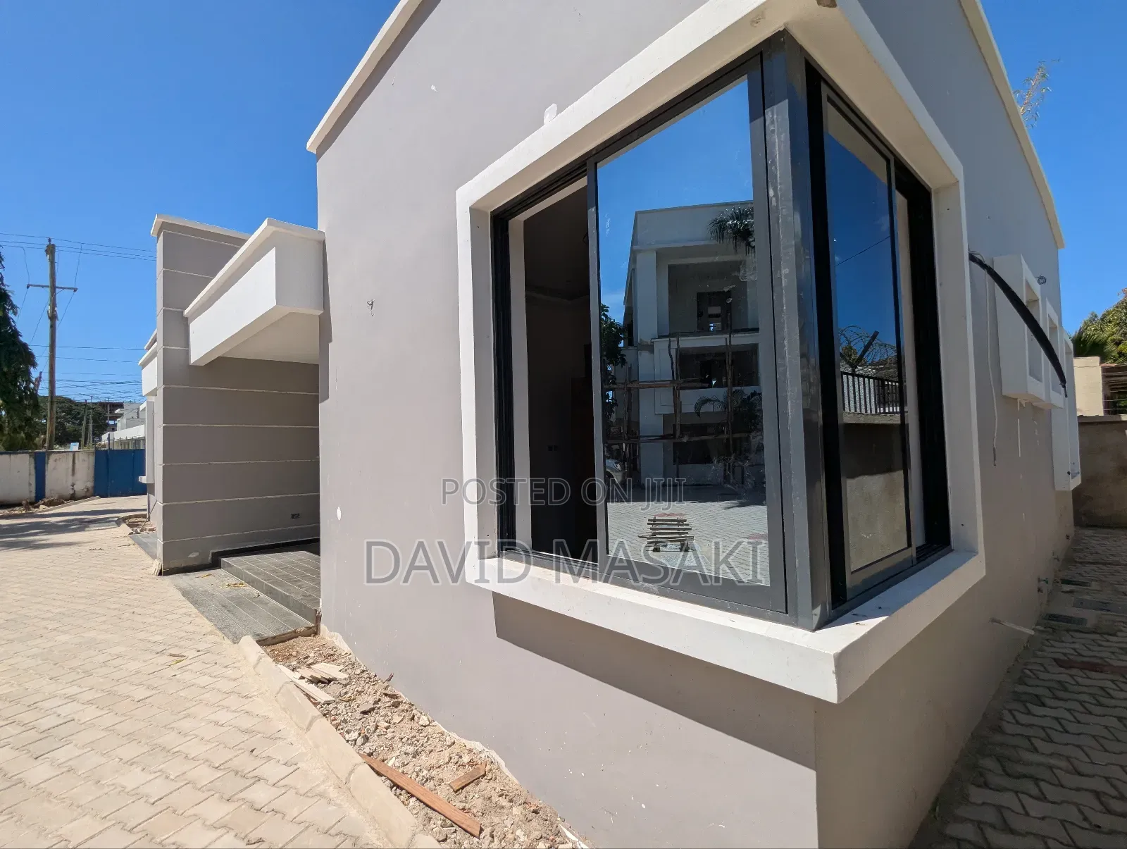 17bdrm Block of Flats in Compound, Masaki for rent