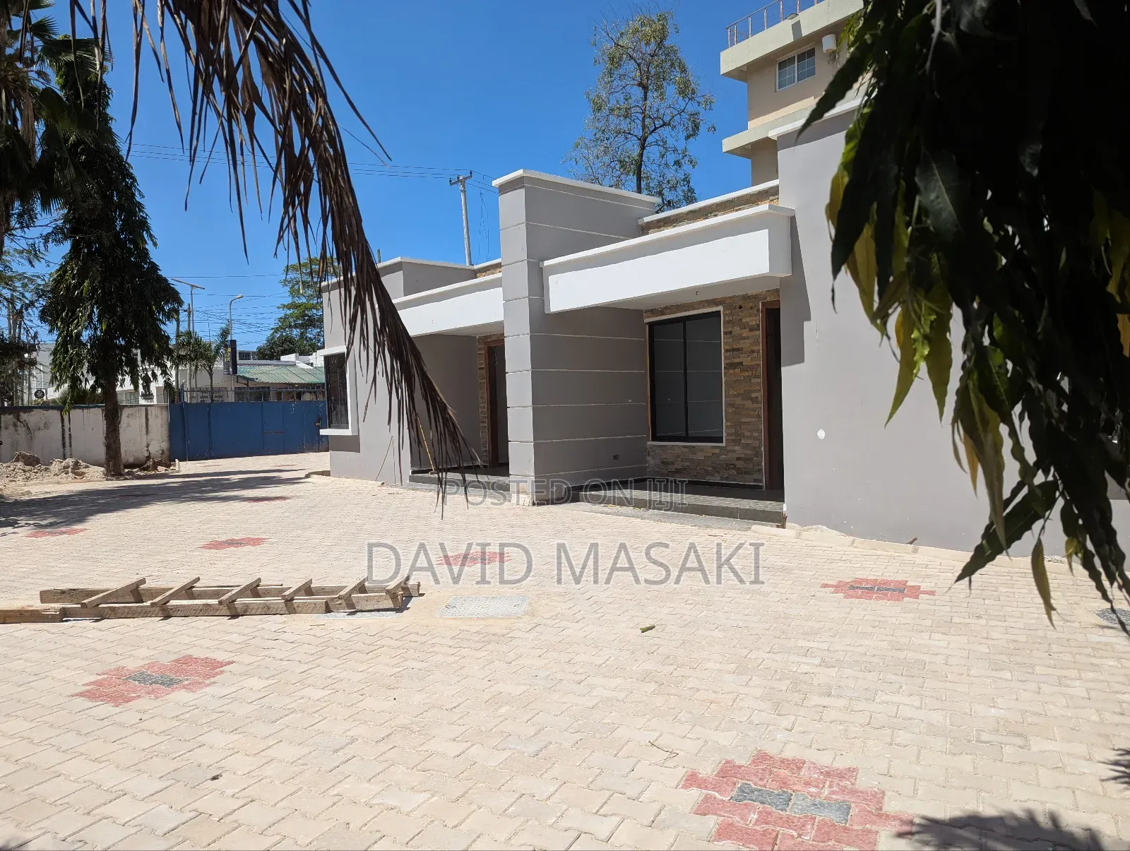 17bdrm Block of Flats in Compound, Masaki for rent