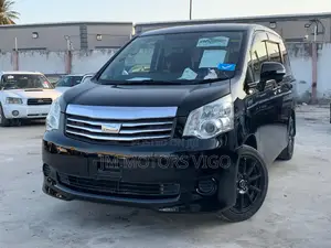Toyota Noah 2.0 143hp FWD (7 Seater) 2010 Black