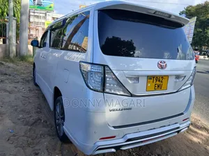Toyota Vellfire 2010 White