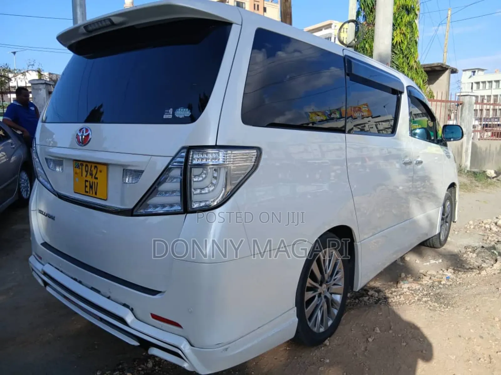 Toyota Vellfire 2010 White